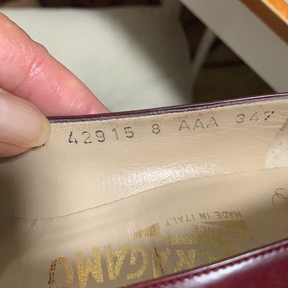 Size 8 Narrow I VINTAGE SALVATORE FERRAGAMO Heels - Picture 2 of 5